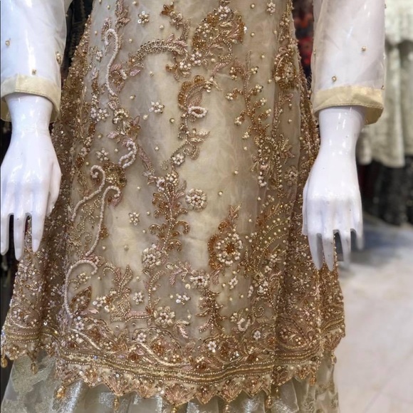 Pakistani suit - Picture 5 of 5